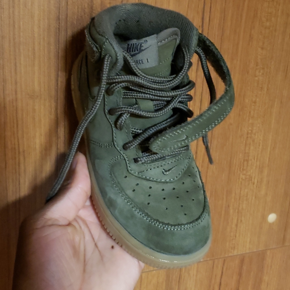 Nike force 1 mid